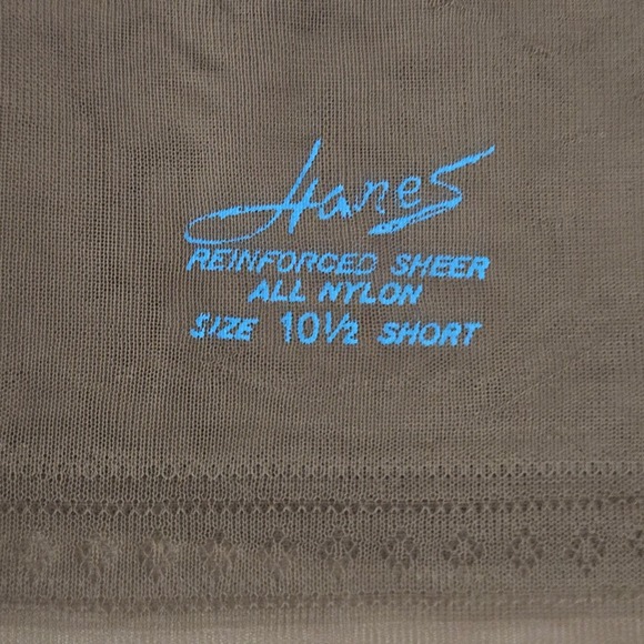 Hanes Reinforced Sheer Stockings Towne Taupe 10.5 Short 3 Pair - Picture 3 of 4